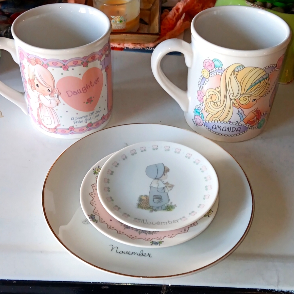 PRECIOUS MOMENTS Charming Pink and White Mugs and Decorative Plates